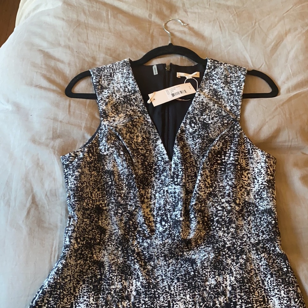 Dress - Picture 5 of 7